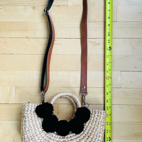 Seagrass and pom pom purse with strap - Picture 8 of 8
